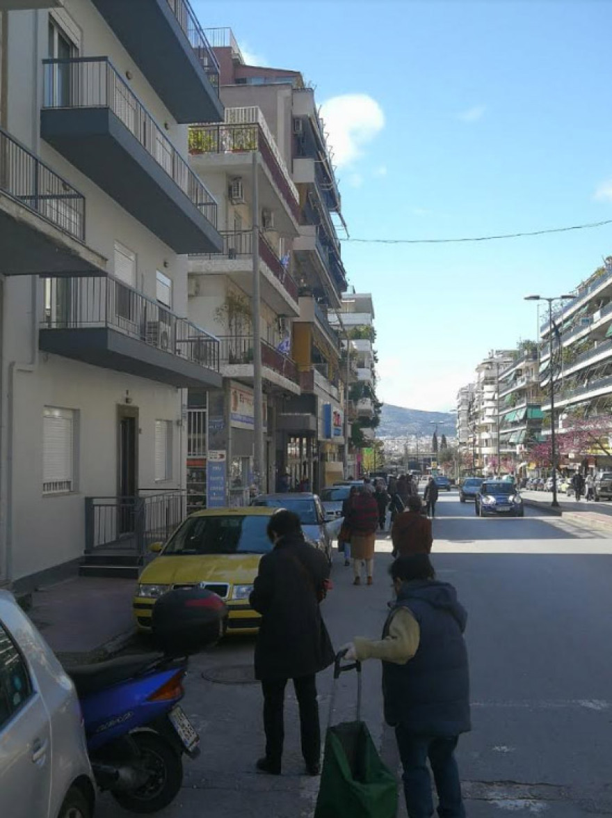 Κορωνοϊός: Τεράστιες ουρές στα σούπερ μάρκετ μετά το κλείσιμο της Κυριακής