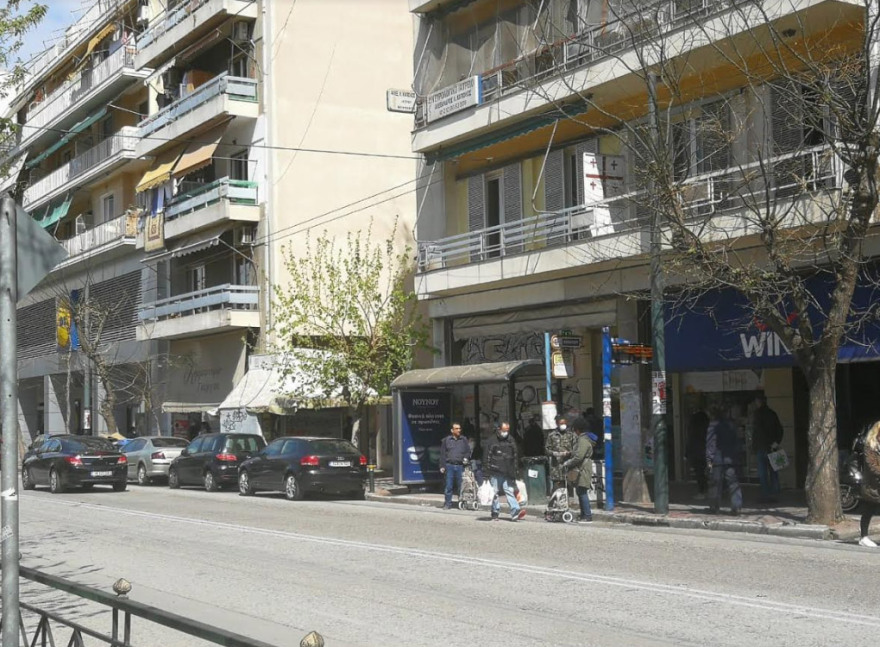 Κορωνοϊός: Τεράστιες ουρές στα σούπερ μάρκετ μετά το κλείσιμο της Κυριακής