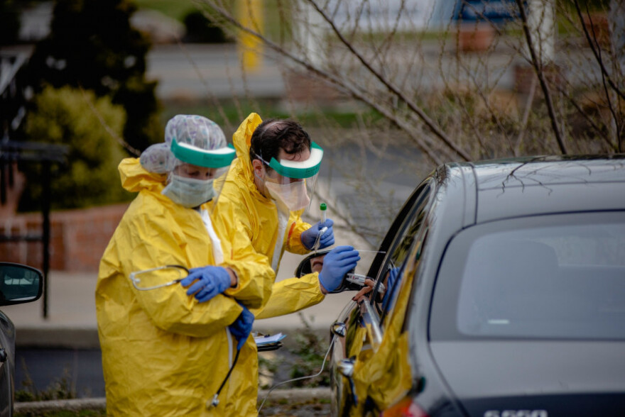 Ο κορωνοϊός «λυγίζει» τις ΗΠΑ: Ξεπέρασαν τους 2.000 οι νεκροί -121.117 κρούσματα