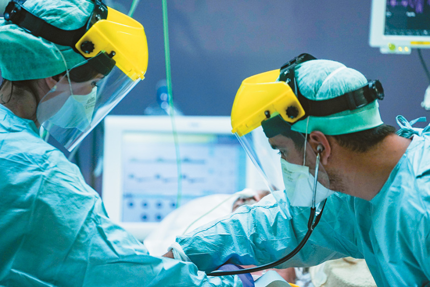 Κορωνοϊός: Όλα τα όπλα στη μάχη - Οι τελευταίες εξελίξεις για τα φάρμακα και τα εμβόλια