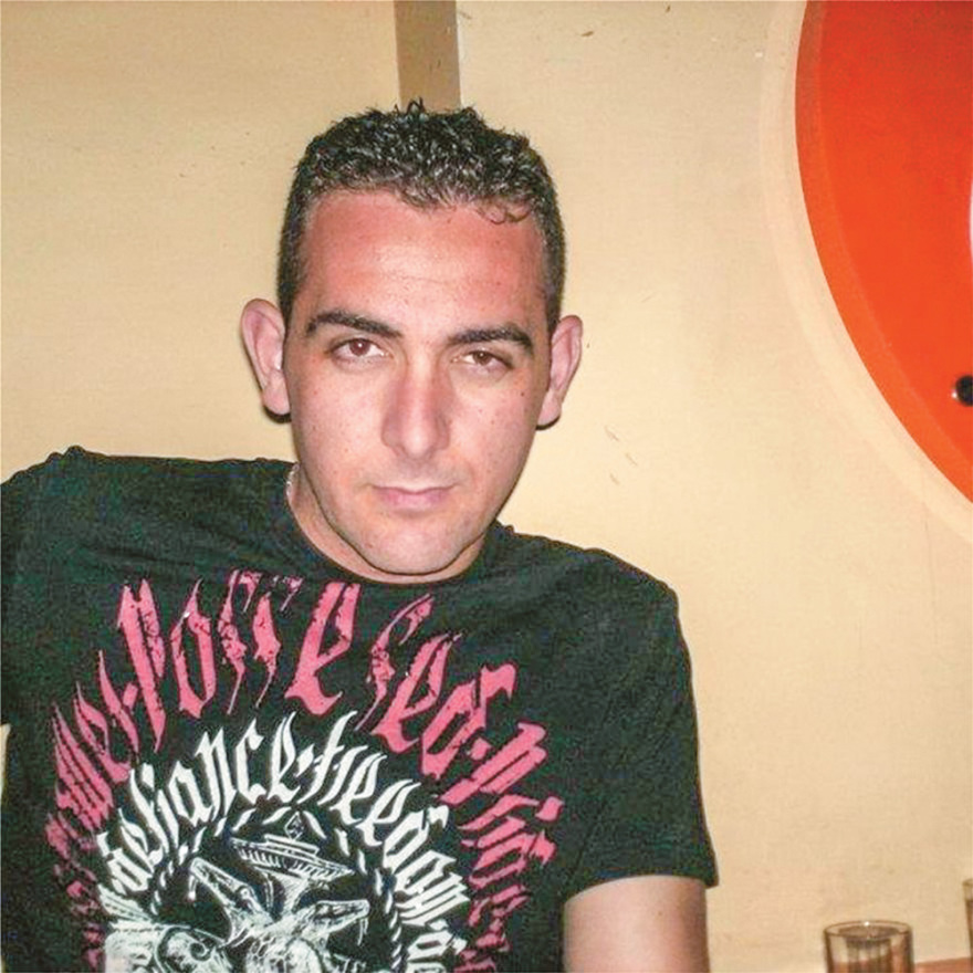 Έγκλημα στην Κηφισιά: Είπε στη μητέρα του «Πάω βόλτα» και σκότωσε τη σύζυγο και τη φίλη της