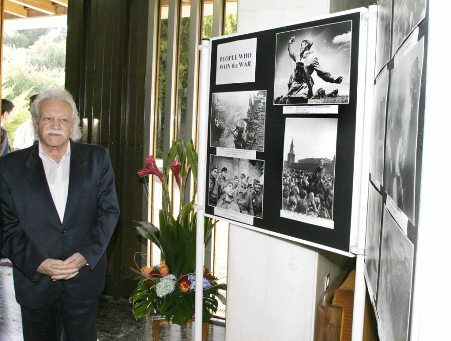 Πέθανε ο Μανώλης Γλέζος