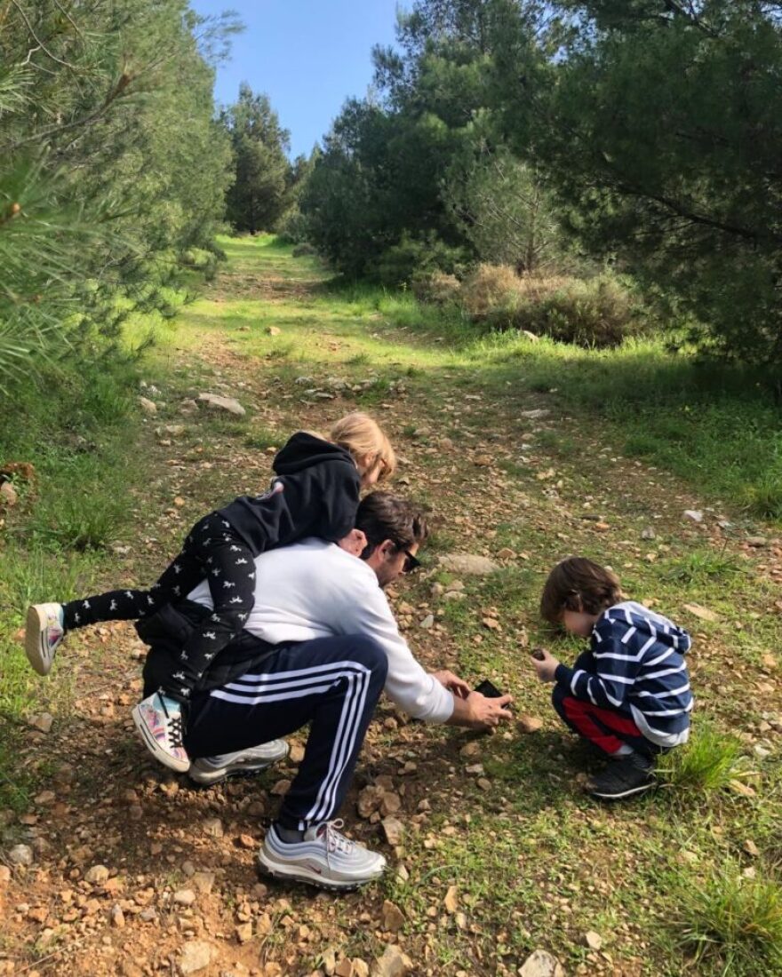 Ρούλα Ρέβη - Αποστόλης Τότσικας: Πρώτη βόλτα με τα παιδιά για τρέξιμο μετά από 1 μήνα καραντίνας