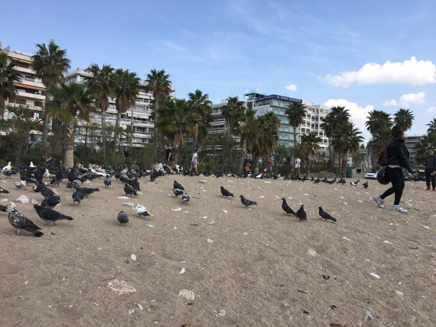 Κορωνοϊός - Παραλίες: Ξανά έξω οι Αθηναίοι