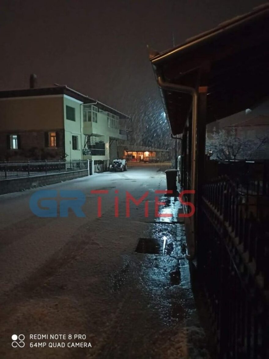Κακοκαιρία: Χιονίζει στην Αλεξάνδρεια Ημαθίας και στο νομό Λάρισας