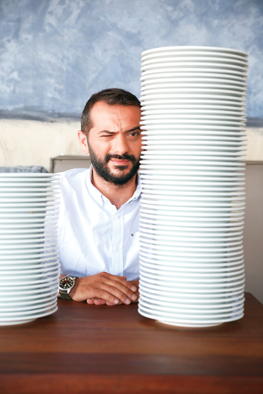 Λεωνίδας Κουτσόπουλος: O ροκ σταρ των σεφ επιμένει «η ζωή δεν είναι ριάλιτι»