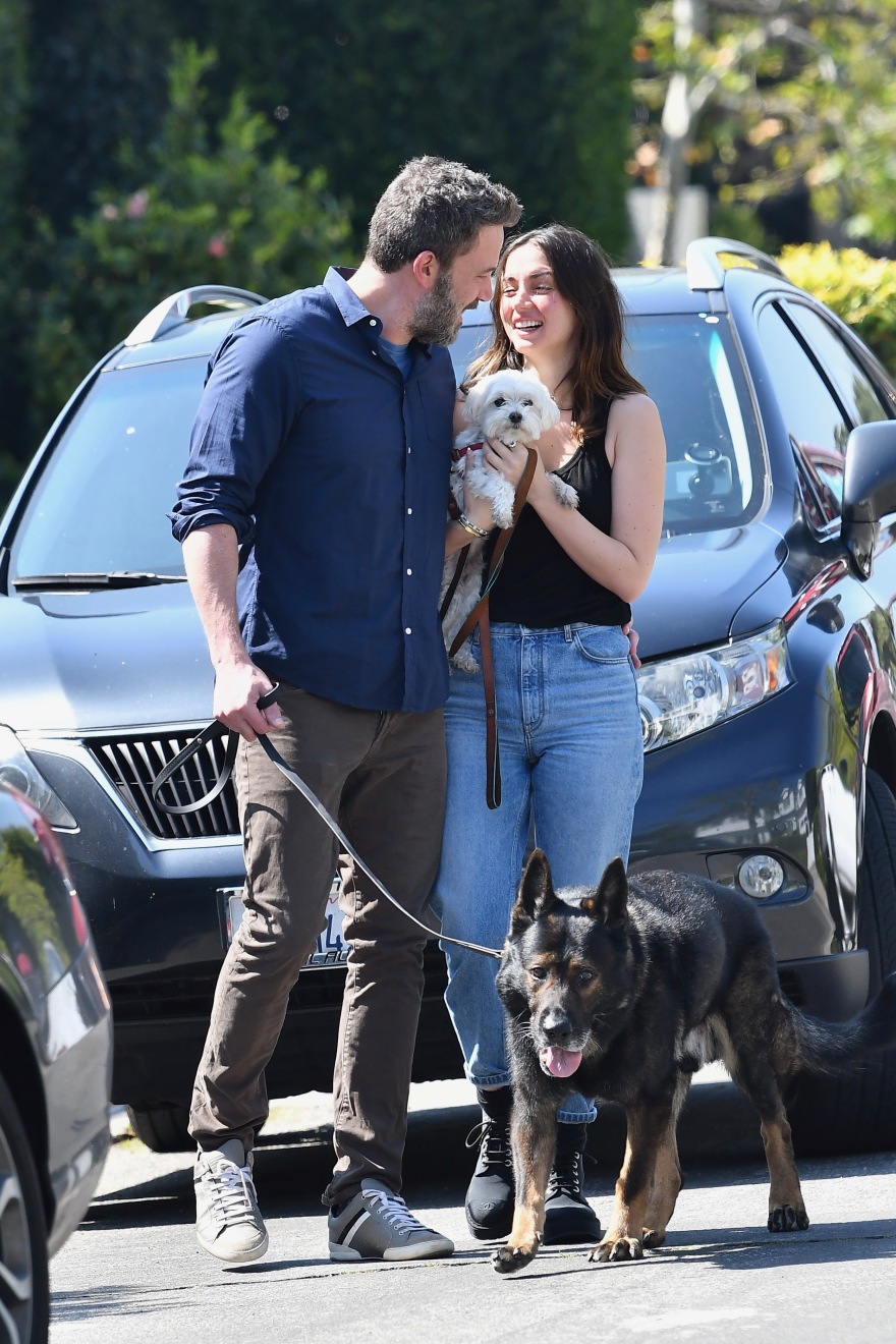 Φωτογραφίες: Ο Μπεν Άφλεκ είναι ζευγάρι με το νέο σέξι κορίτσι του Τζέιμς Μποντ