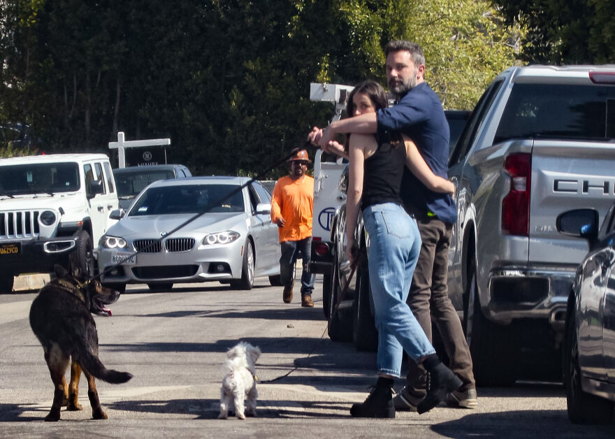 Φωτογραφίες: Ο Μπεν Άφλεκ είναι ζευγάρι με το νέο σέξι κορίτσι του Τζέιμς Μποντ