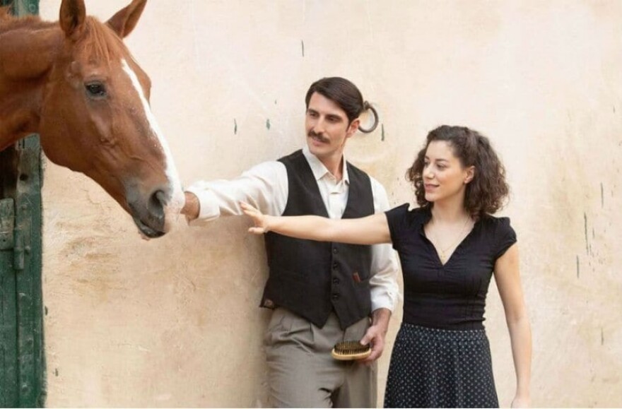 Άγριες Μέλισσες: Η Ανέτ μαθαίνει πως ο Μελέτης είναι ο γιος που ψάχνει 