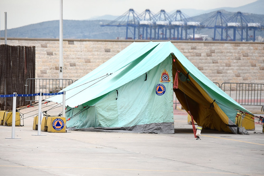 Πλοίο «Ελευθέριος Βενιζέλος»: Στο λιμάνι ο Χαρδαλιάς για την αντιμετώπιση της «υγειονομικής βόμβας»