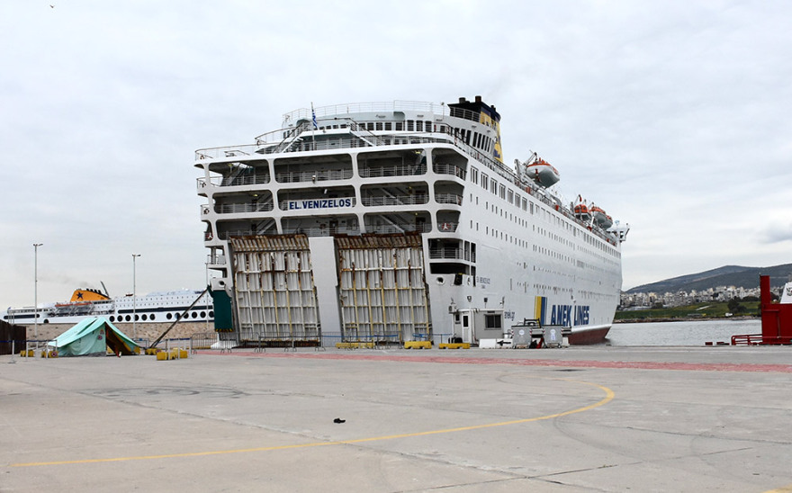 Πλοίο «Ελευθέριος Βενιζέλος»: Στο λιμάνι ο Χαρδαλιάς για την αντιμετώπιση της «υγειονομικής βόμβας»