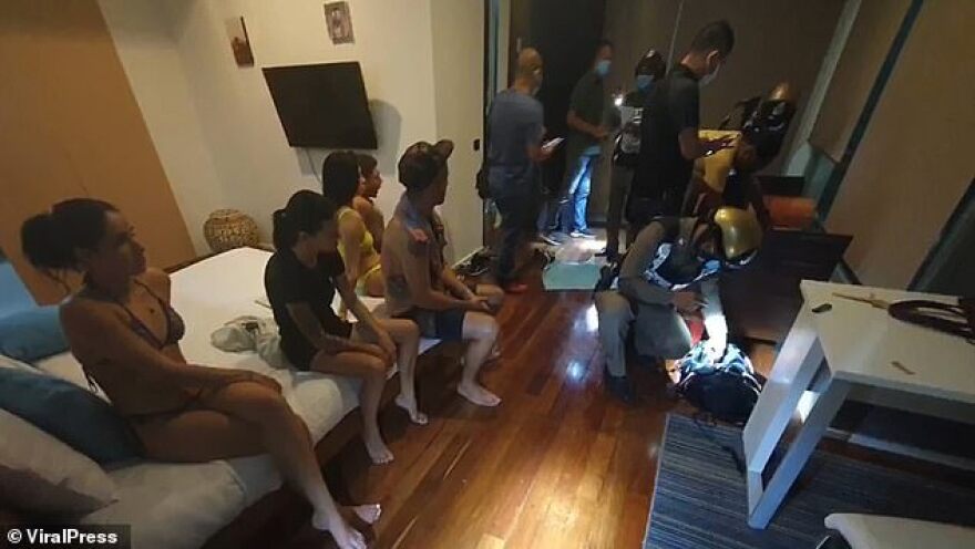 Ταϊλάνδη: Τουρίστες έγιναν τσακωτοί σε πάρτι με ναρκωτικά παρά την καραντίνα για τον κορωνοϊό