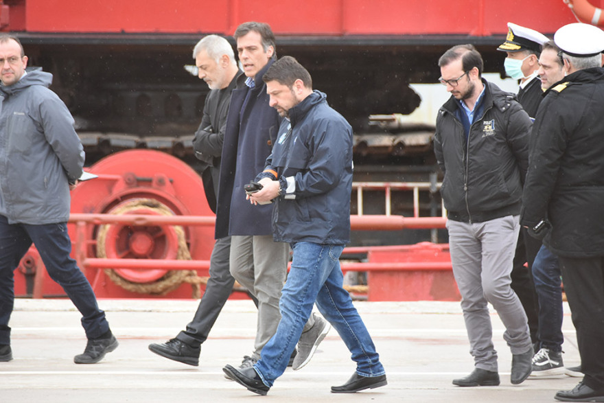 Πλοίο «Ελευθέριος Βενιζέλος»: Στο λιμάνι ο Χαρδαλιάς για την αντιμετώπιση της «υγειονομικής βόμβας»