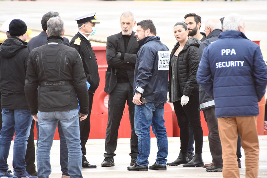 Πλοίο «Ελευθέριος Βενιζέλος»: Στο λιμάνι ο Χαρδαλιάς για την αντιμετώπιση της «υγειονομικής βόμβας»