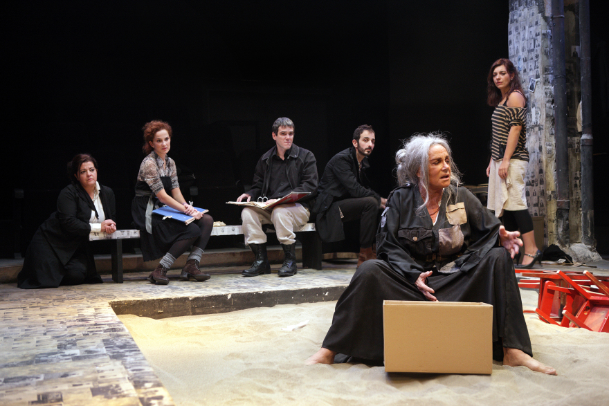 Mένουμε σπίτι - Θέατρο Οδού Κεφαλληνίας: On line από σήμερα  6 εμβληματικές παραστάσεις δωρεάν