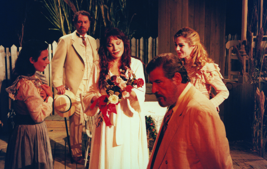 Mένουμε σπίτι - Θέατρο Οδού Κεφαλληνίας: On line από σήμερα  6 εμβληματικές παραστάσεις δωρεάν