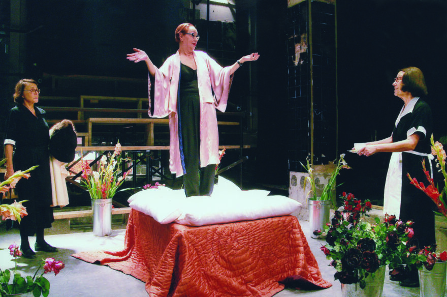 Mένουμε σπίτι - Θέατρο Οδού Κεφαλληνίας: On line από σήμερα  6 εμβληματικές παραστάσεις δωρεάν