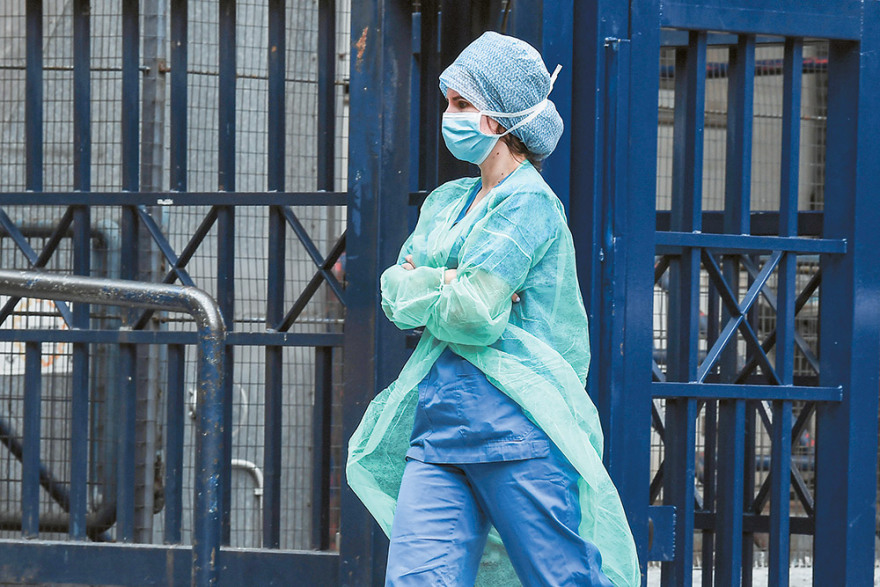 Κορωνοϊος: Νέα φάρμακα και πειράματα για εμβόλια