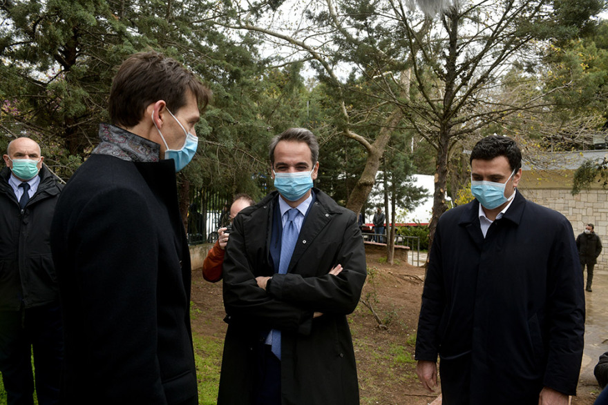 Μητσοτάκης στο Σωτηρία: «Είστε οι ήρωες πίσω από τις μάσκες»