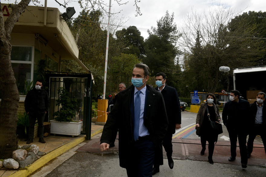 Μητσοτάκης στο Σωτηρία: «Είστε οι ήρωες πίσω από τις μάσκες»