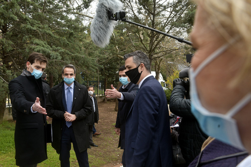 Μητσοτάκης στο Σωτηρία: «Είστε οι ήρωες πίσω από τις μάσκες»