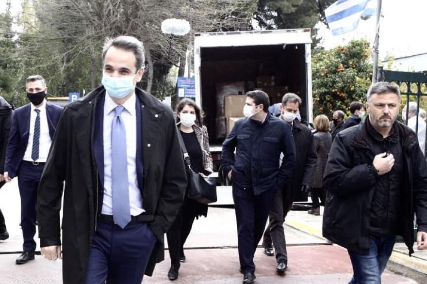 Μητσοτάκης στο Σωτηρία: «Είστε οι ήρωες πίσω από τις μάσκες»