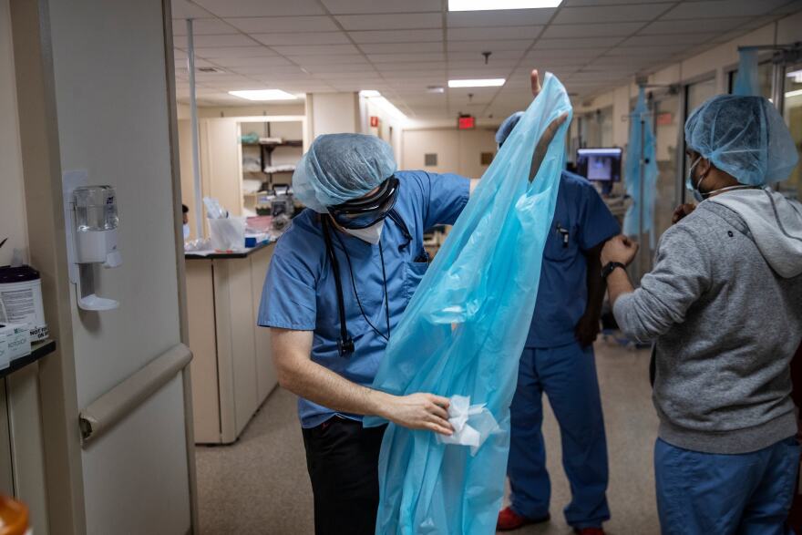 Κορωνοϊός: Μέσα στην κόλαση ενός νοσοκομείου της Νέας Υόρκης