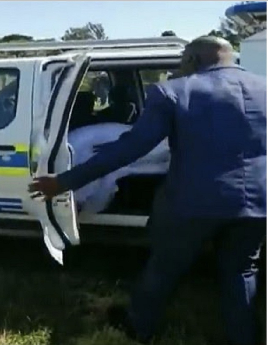 Κορωνοϊός - Νότια Αφρική: Χειροπέδες σε νύφη, γαμπρό, παπά και καλεσμένους για παραβίαση καραντίνας