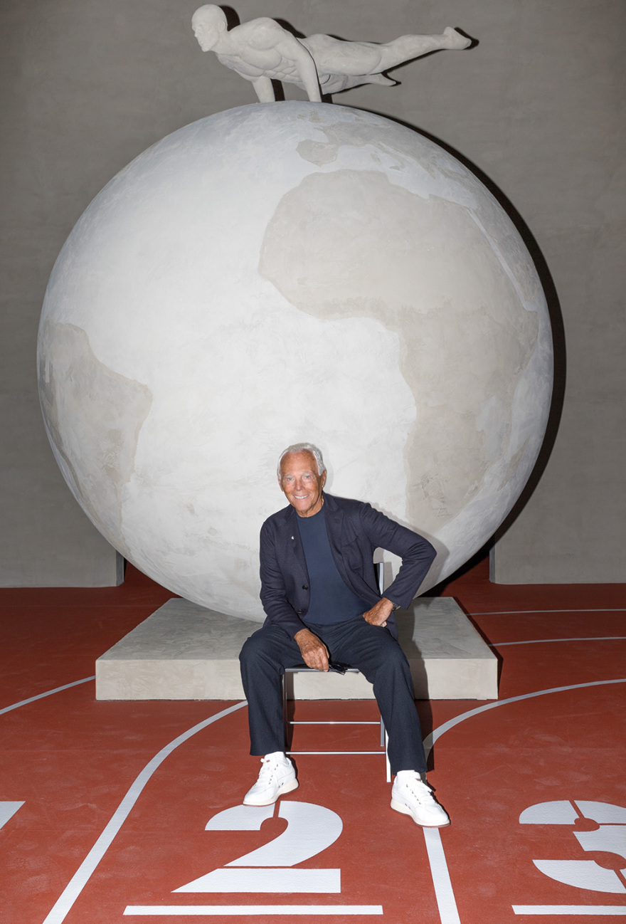 Τζόρτζιο Αρμάνι: Από την υψηλή ραπτική... στην παραγωγή νοσοκομειακών στολών