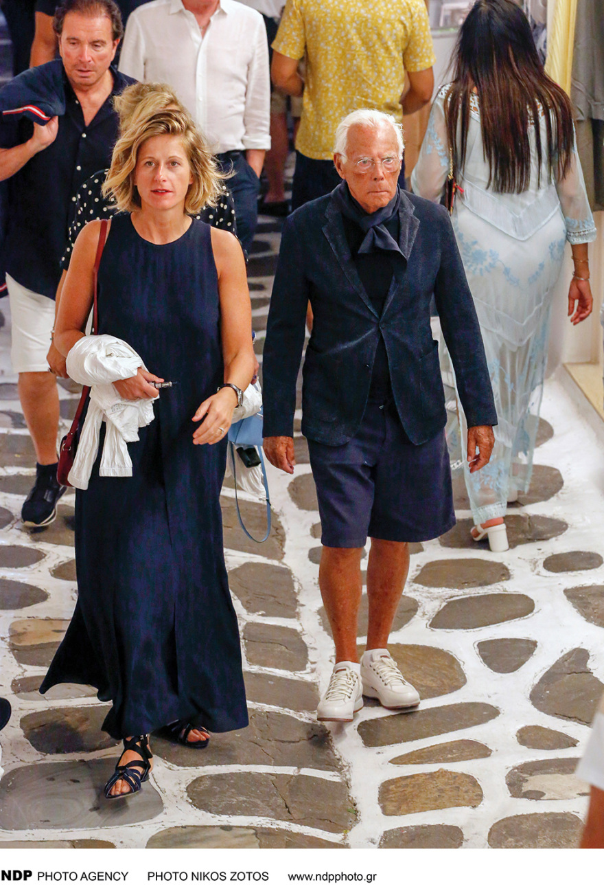 Τζόρτζιο Αρμάνι: Από την υψηλή ραπτική... στην παραγωγή νοσοκομειακών στολών