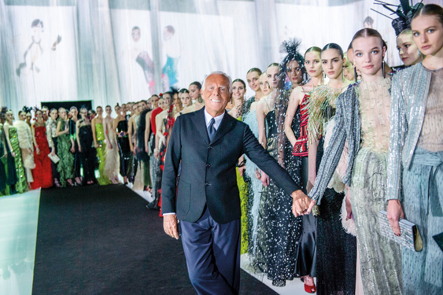 Τζόρτζιο Αρμάνι: Από την υψηλή ραπτική... στην παραγωγή νοσοκομειακών στολών