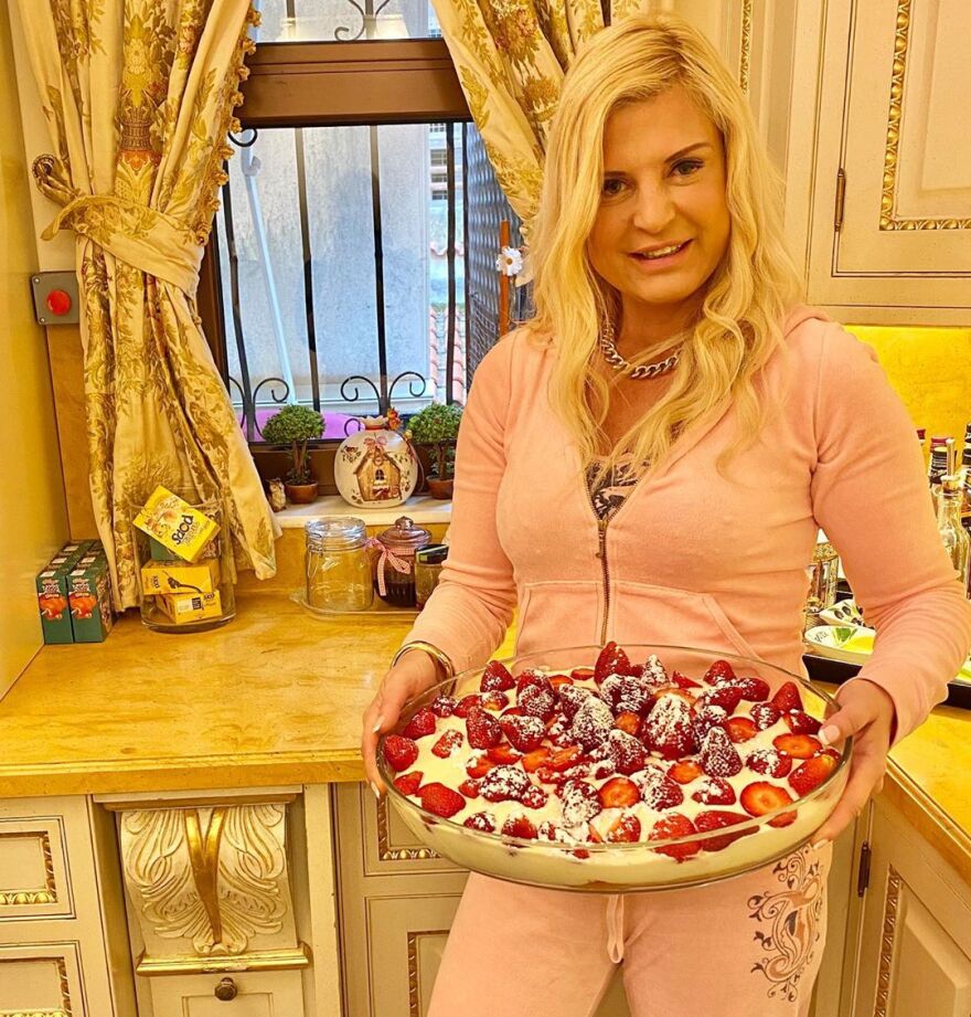 Μαρίνα Πατούλη: Μένει σπίτι και μαγειρεύει για την οικογένειά της