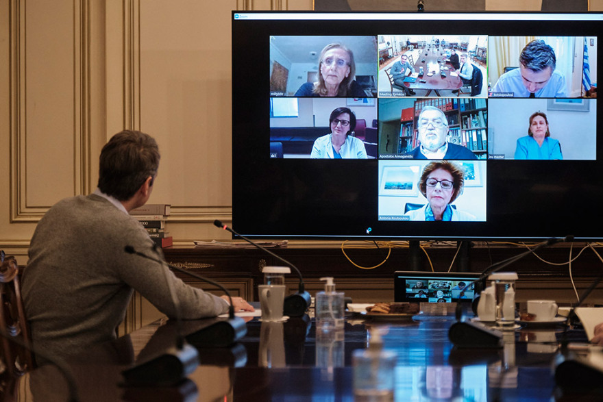 Κορωνοϊός - Μητσοτάκης σε γιατρούς Εντατικών: Σας ευχαριστώ, μας έχετε βγάλει ασπροπρόσωπους 