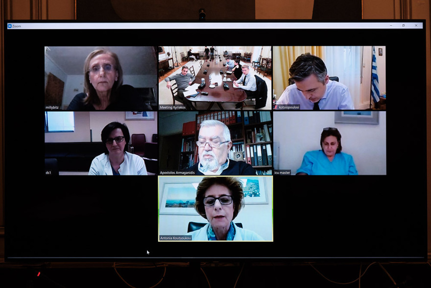 Κορωνοϊός - Μητσοτάκης σε γιατρούς Εντατικών: Σας ευχαριστώ, μας έχετε βγάλει ασπροπρόσωπους 