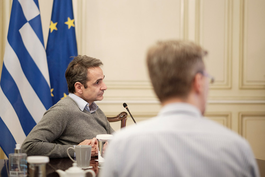 Κορωνοϊός - Μητσοτάκης σε γιατρούς Εντατικών: Σας ευχαριστώ, μας έχετε βγάλει ασπροπρόσωπους 