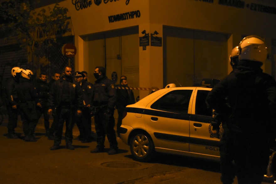 Συναγερμός στο κέντρο της Αθήνας: Ένοπλος ταμπουρώθηκε σε διαμέρισμα