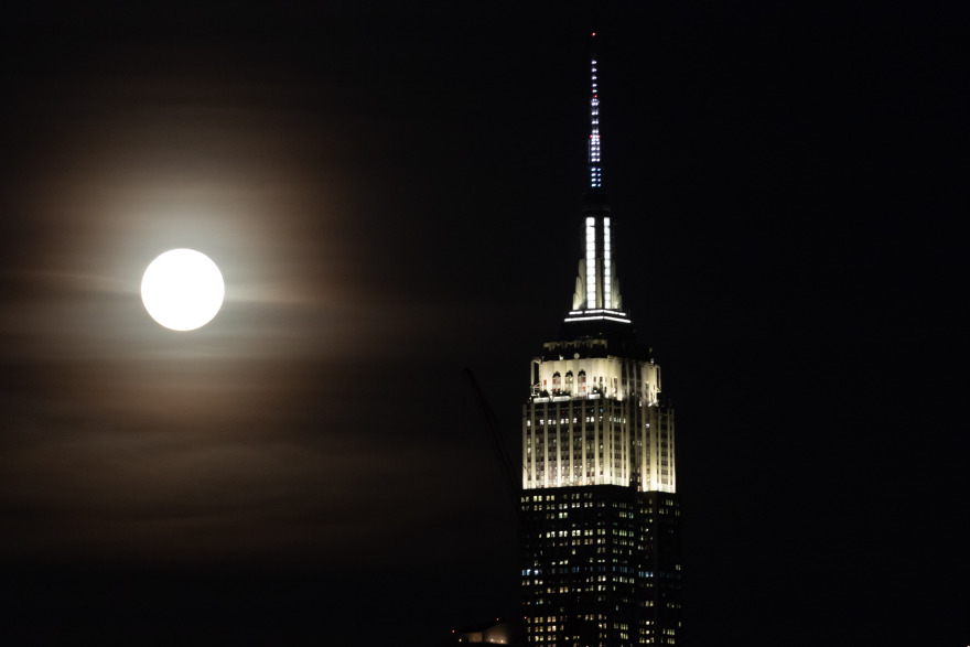 Ροζ υπερπανσέληνος: Δείτε το μεγαλύτερο φεγγάρι του 2020