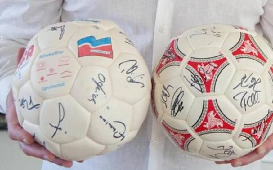 Κορωνοϊός: Ο θρυλικός Μπρέμε δημοπρατεί για τους Ιταλούς υπογεγραμμένες μπάλες του Μουντιάλ '90