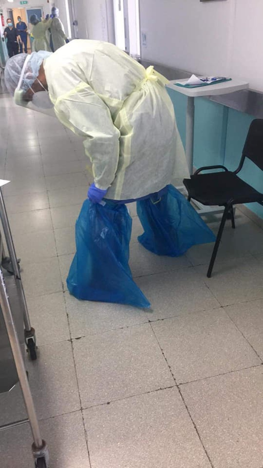 Κορωνοϊός: Σακούλες σκουπιδιών χρησιμοποιούν για «προστατευτικό εξοπλισμό» στο νοσοκομείο της Πάφου