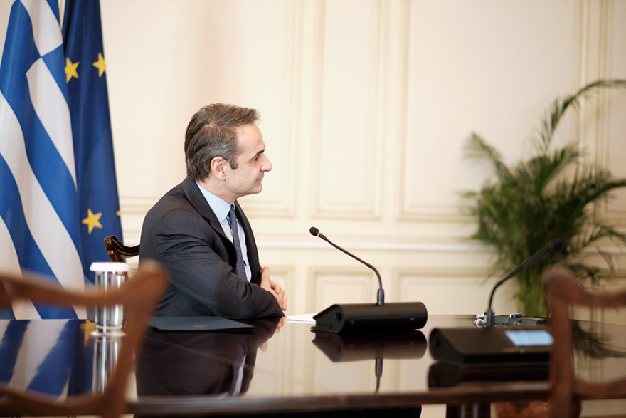 Τηλεδιάσκεψη Μητσοτάκη -  Σακελλαροπούλου: Πρέπει να επιμείνουμε στα μέτρα ώστε ο Μάιος να είναι καλύτερος από τον Απρίλιο 