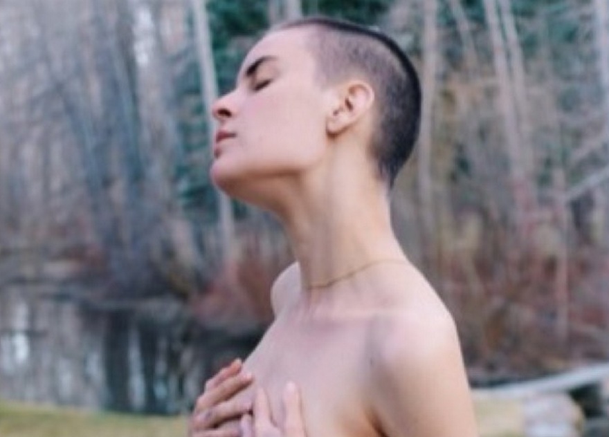 Ο Bruce Willis ξύρισε το κεφάλι της κόρης του στην καραντίνα 