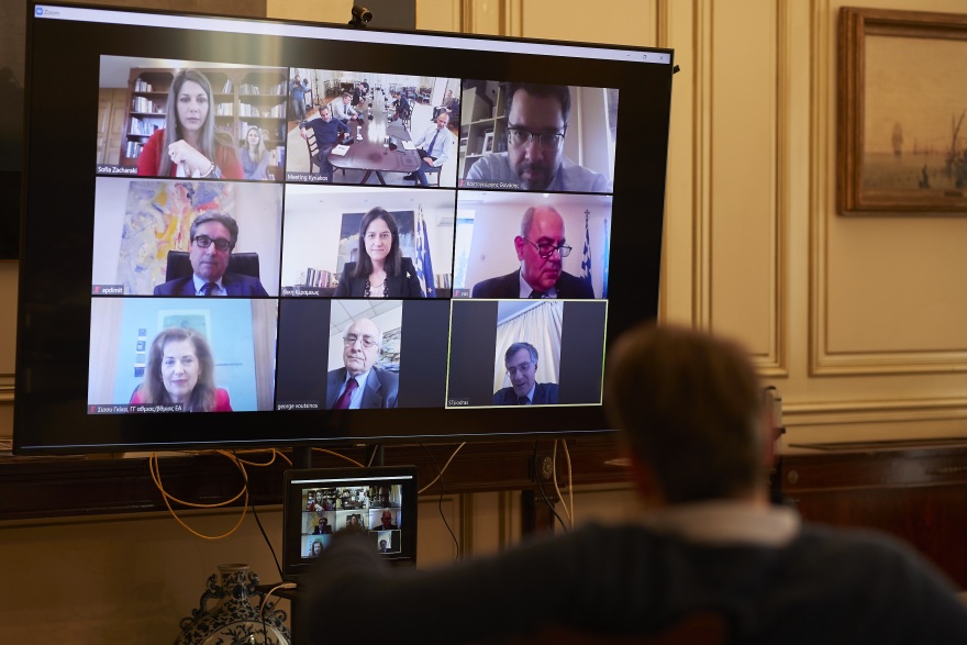 Τηλεδιάσκεψη Μητσοτάκη με ηγεσία υπουργείου Παιδείας: Η εκπαιδευτική κοινότητα αγκάλιασε την τηλεκπαίδευση