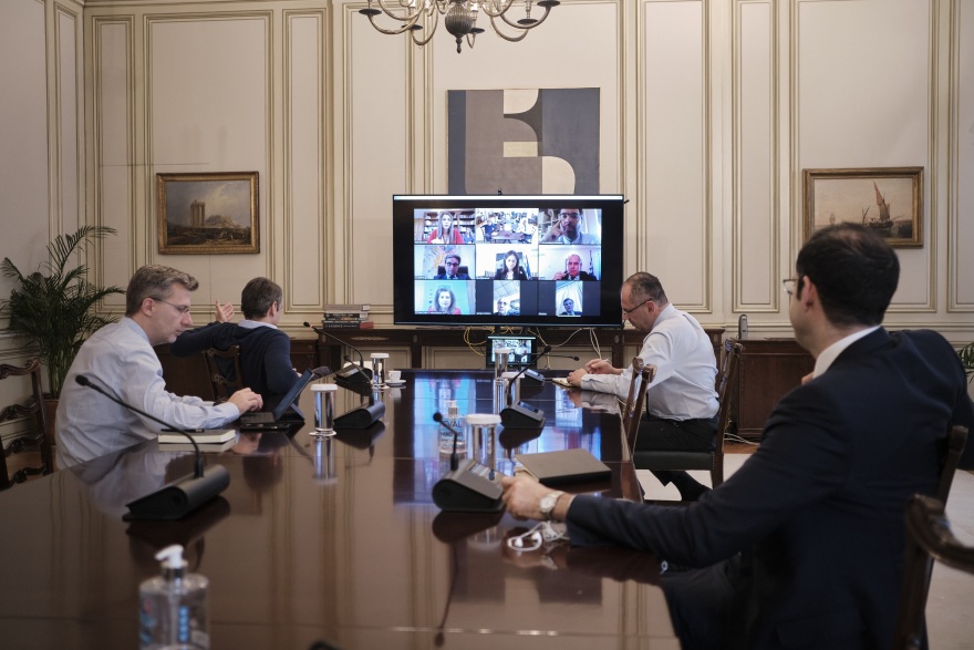 Τηλεδιάσκεψη Μητσοτάκη με ηγεσία υπουργείου Παιδείας: Η εκπαιδευτική κοινότητα αγκάλιασε την τηλεκπαίδευση