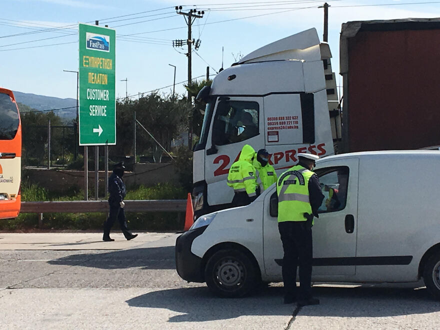 Μέτρα για τον κορωνοϊό: Μπλόκο της ΕΛ.ΑΣ. στα διόδια - Δείτε βίντεο