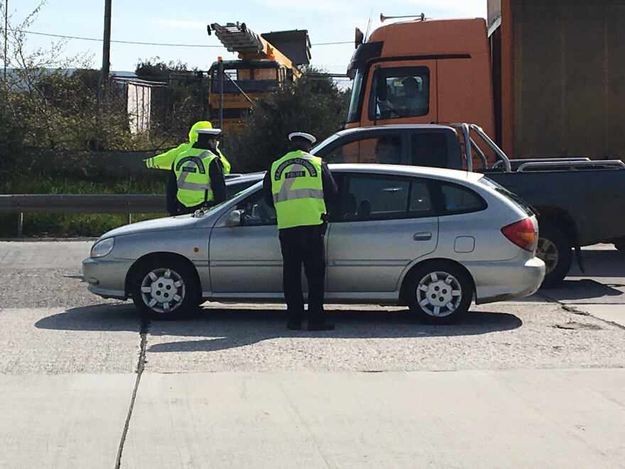 Μέτρα για τον κορωνοϊό: Μπλόκο της ΕΛ.ΑΣ. στα διόδια - Δείτε βίντεο
