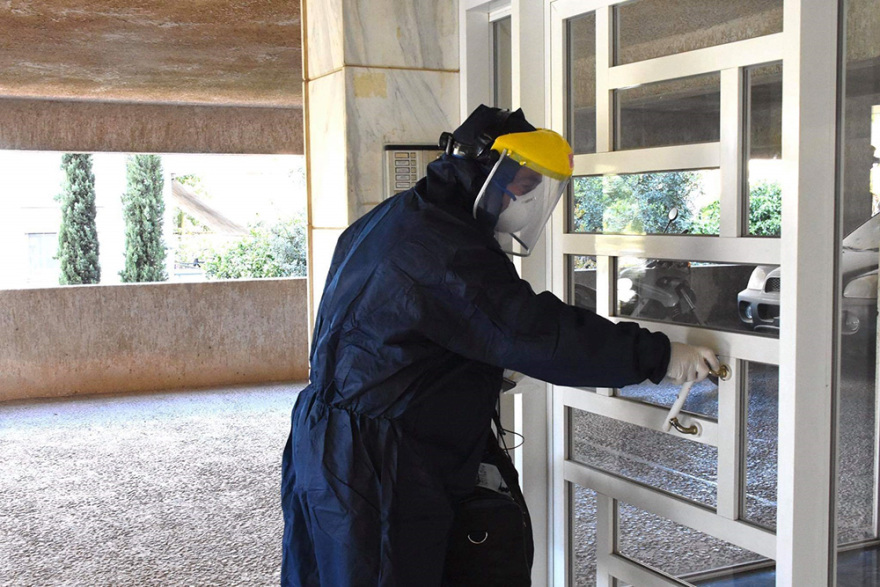 Τεστ κορωνοϊού: Έτσι θα γίνονται στις επισκέψεις κατ' οίκον