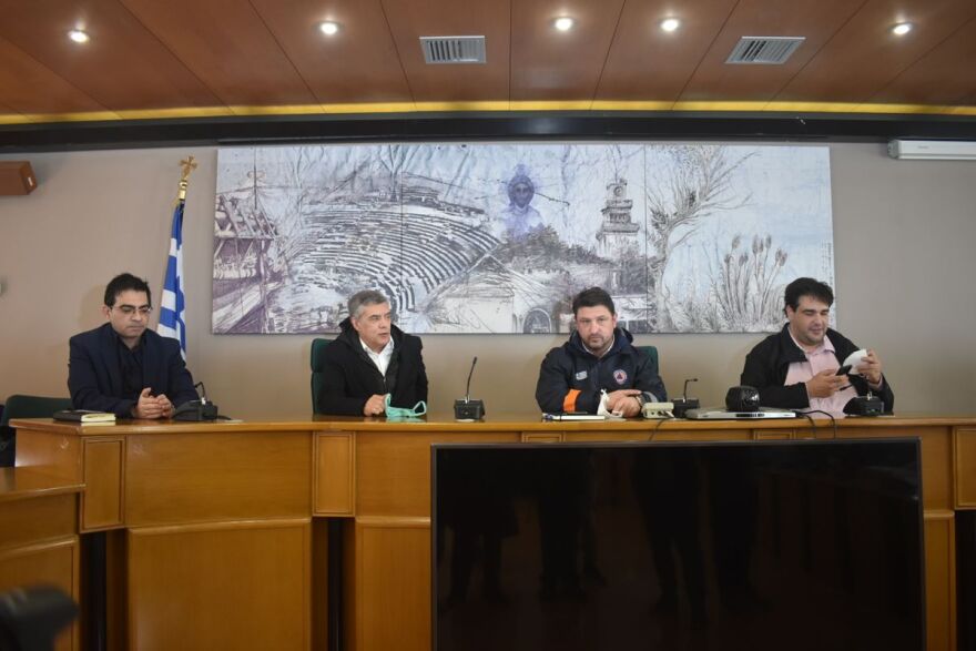 Κορωνοϊος: Στον οικισμό των Ρομά στη Λάρισα Χαρδαλιάς και Τσιόδρας 