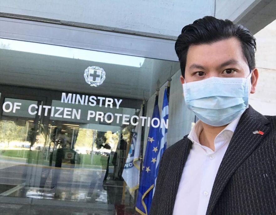 Ορέστης Τσανγκ: Στο υπουργείο Προστασίας του Πολίτη για μια δωρεά κατά του κορωνοϊού 