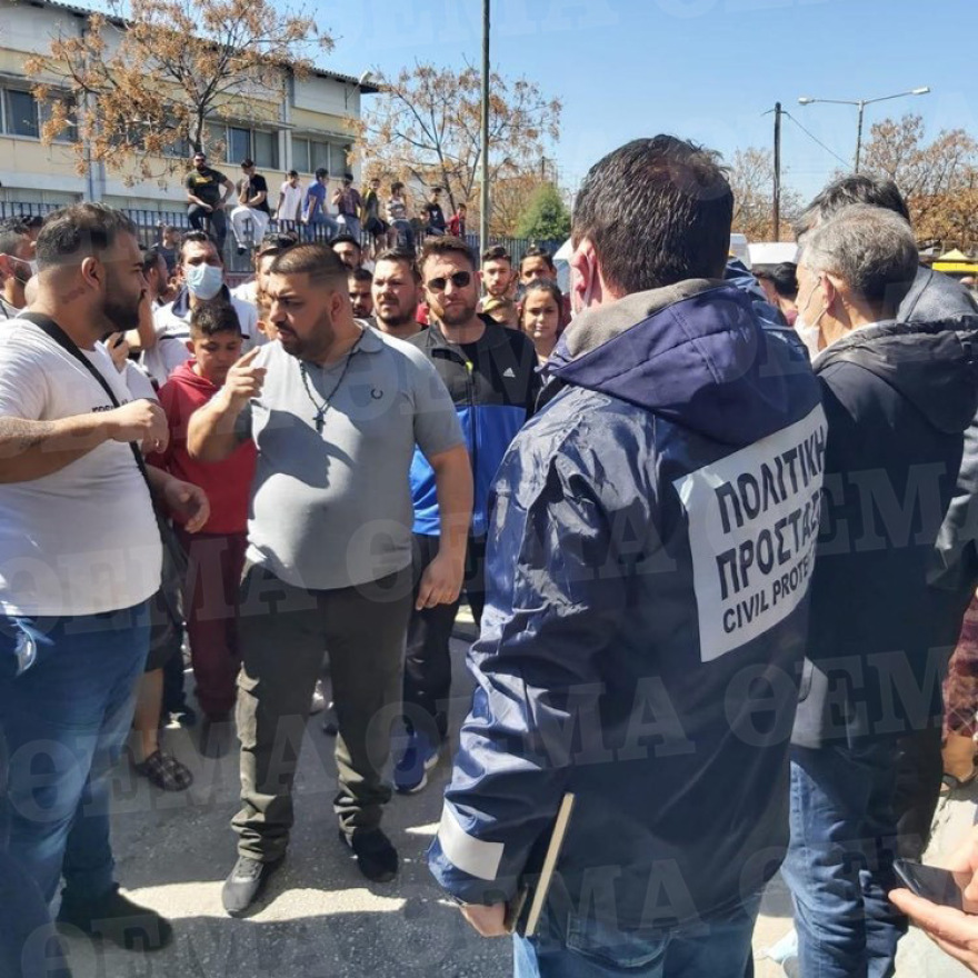 Κορωνοϊός - Λάρισα: Ρομά κατά Τσιόδρα - Χαρδαλιά στον καταυλισμό - Δείτε βίντεο-ντοκουμέντο