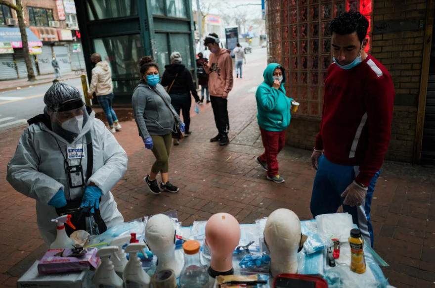 Κορωνοϊός - ΗΠΑ: Το συγκλονιστικό οδοιπορικό στο Κουίνς από τους New York Times